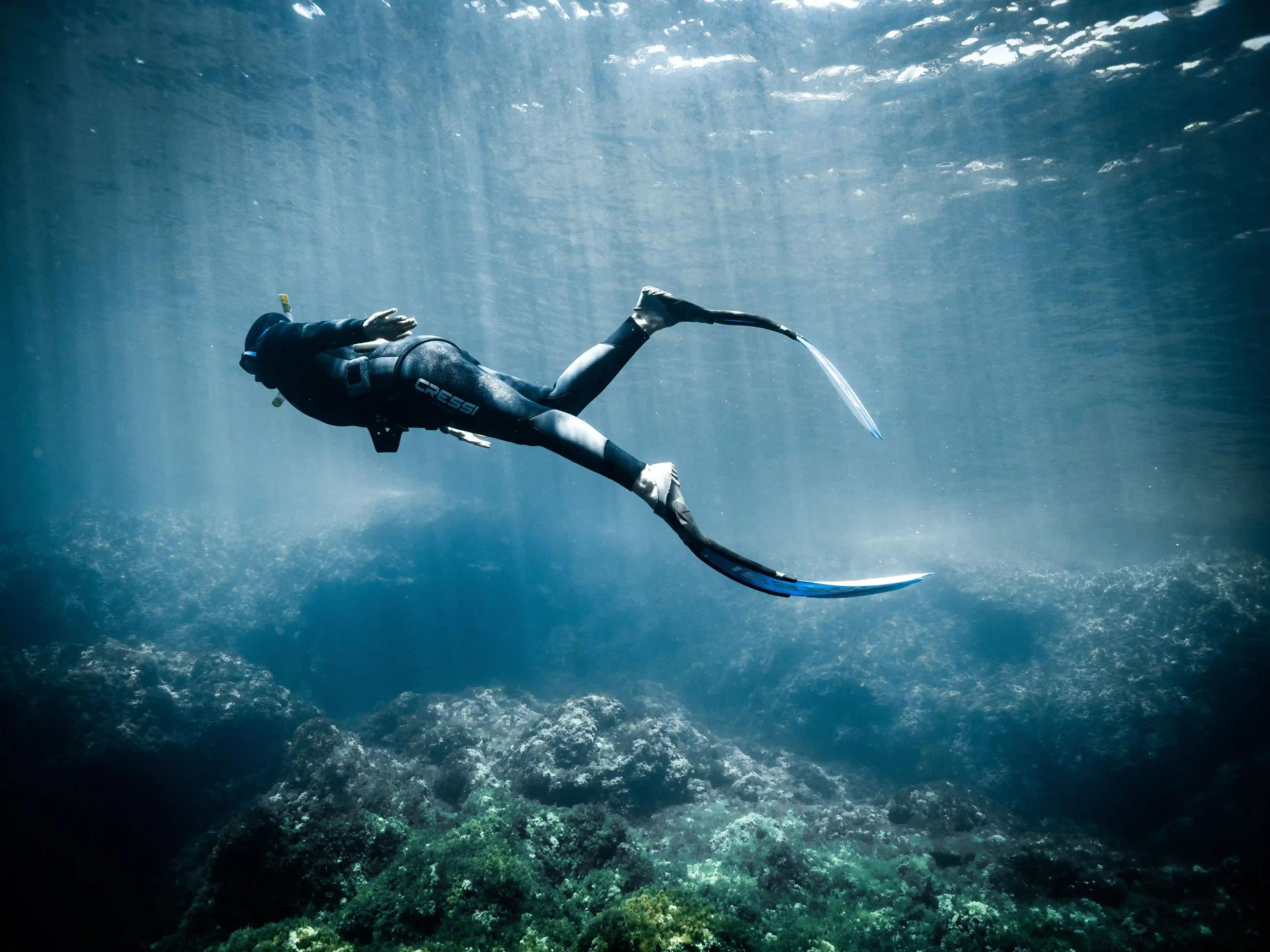 Freediver in exploration - © Dune
