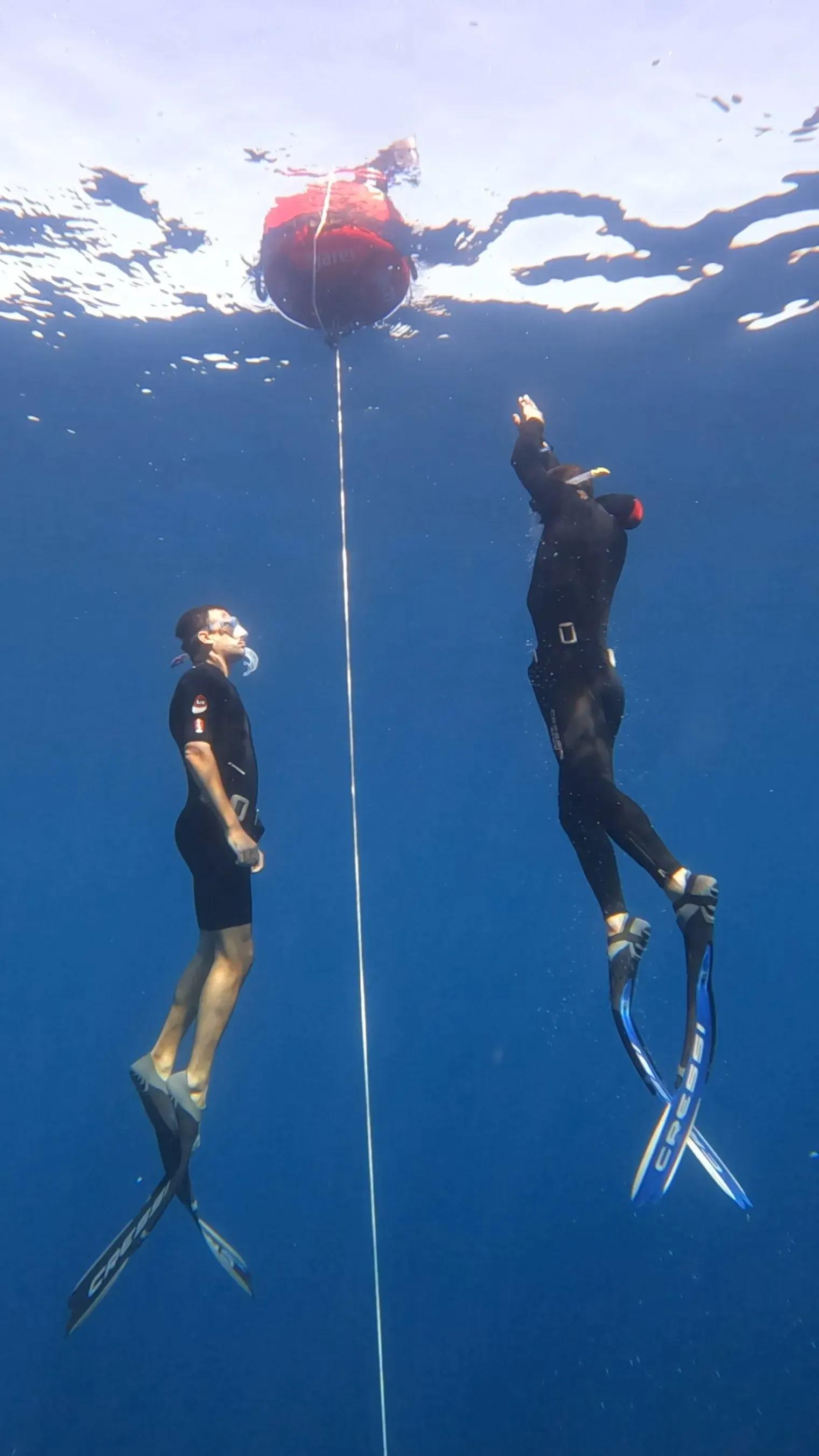 Two freedivers ensuring safety along the line - © Dune